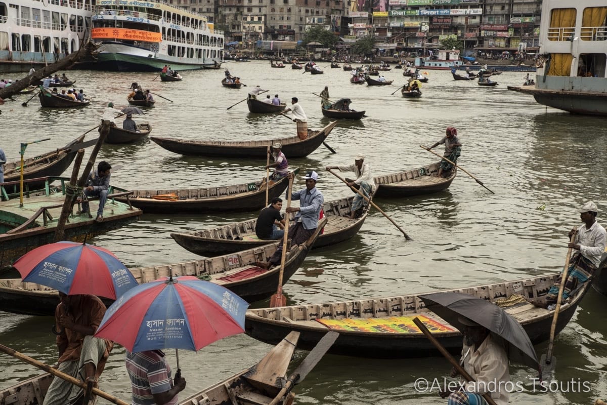 Bangladesh boatmen river