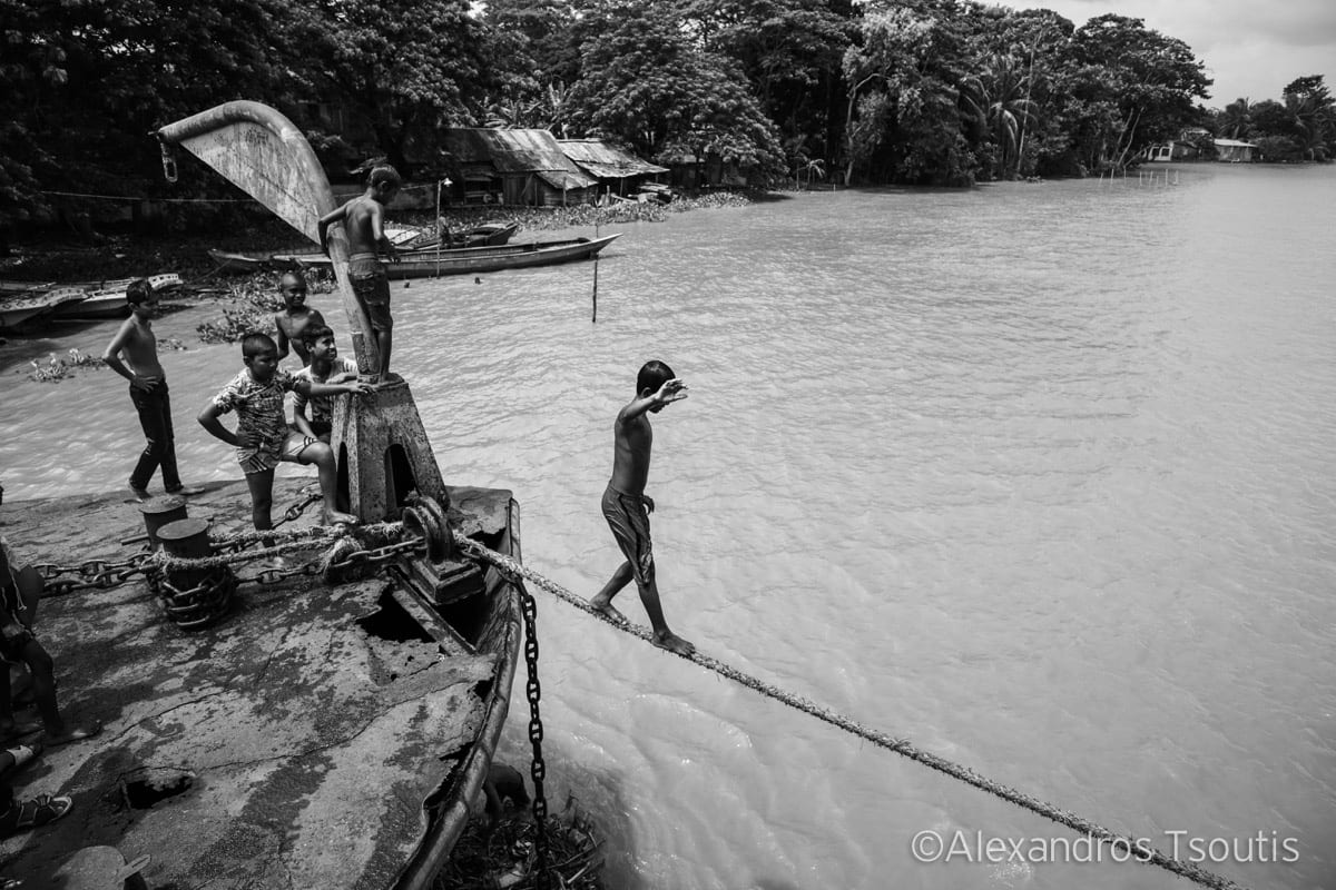 Bangladesh kid river